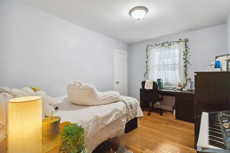 Bedroom at 118 Victoria St