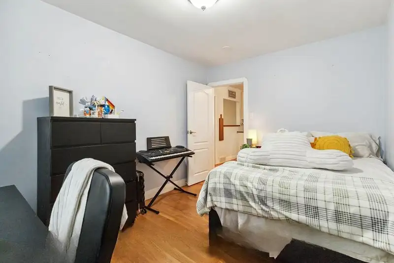 Bedroom at 118 Victoria St