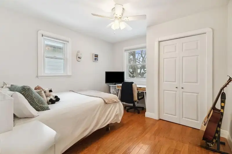 Bedroom at 118 Victoria St