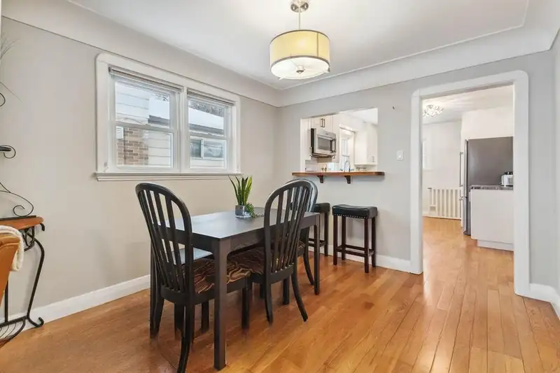 Dining room at 118 Victoria St