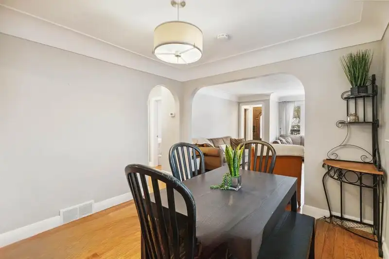 Dining room at 118 Victoria St