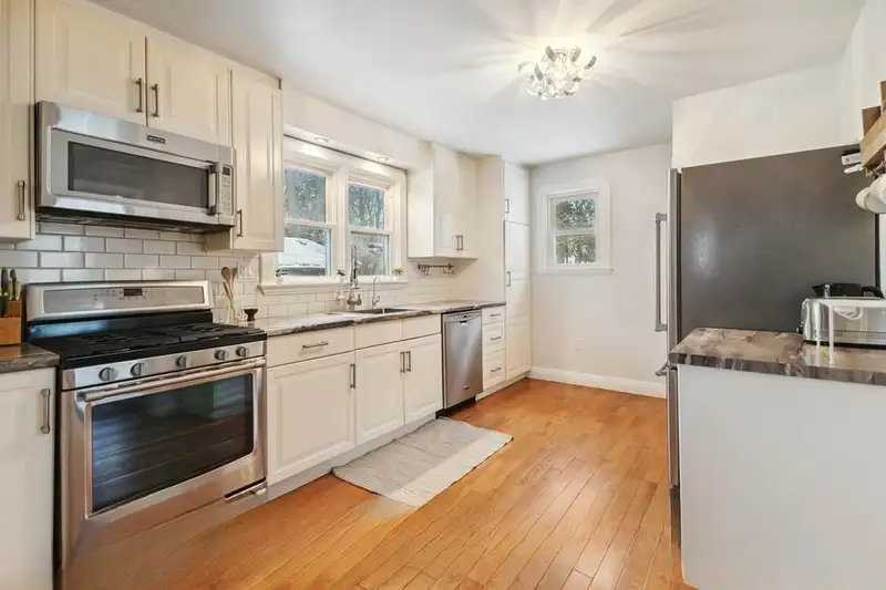 Kitchen at 118 Victoria St