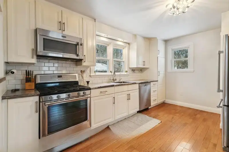 Kitchen at 118 Victoria St