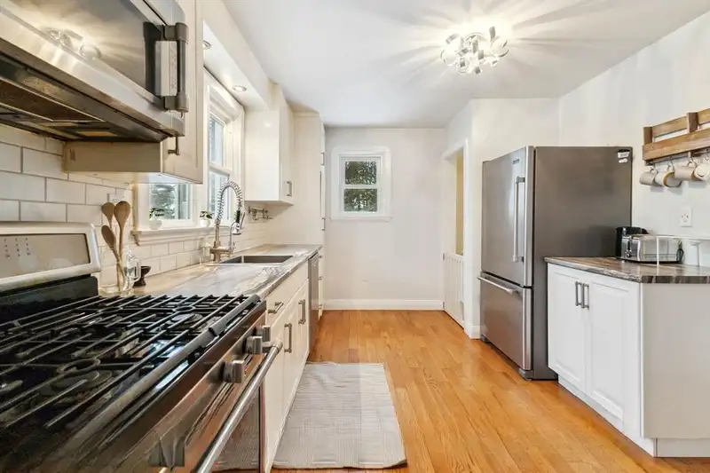 Kitchen at 118 Victoria St