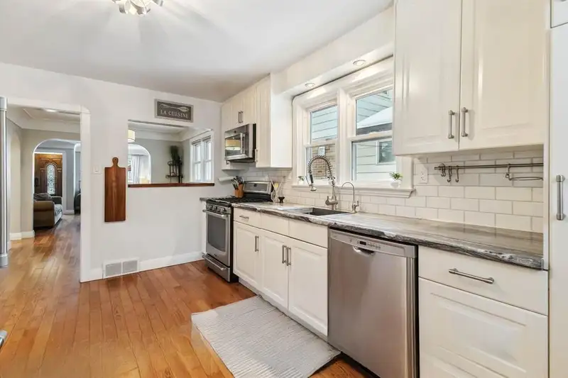 Kitchen at 118 Victoria St
