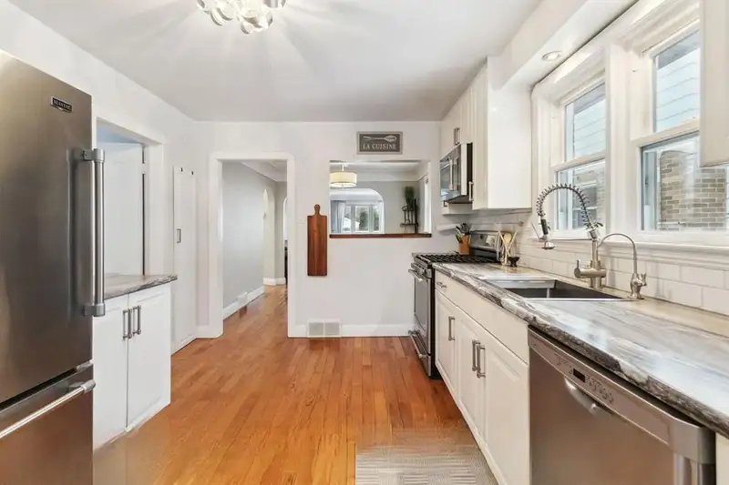 Kitchen at 118 Victoria St