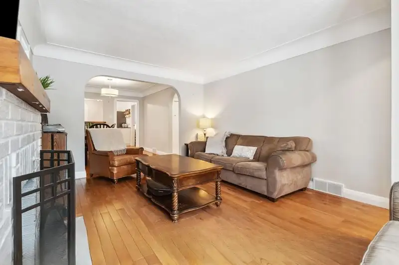 Living room at 118 Victoria St