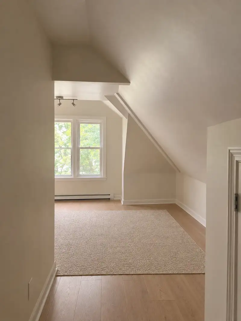 Upstairs room at 208 Bernard Ave